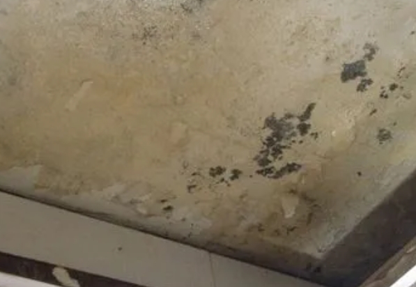 潮州阳台漏水维修公司分享下潮州卫生间渗水维修需要注意哪些问题。